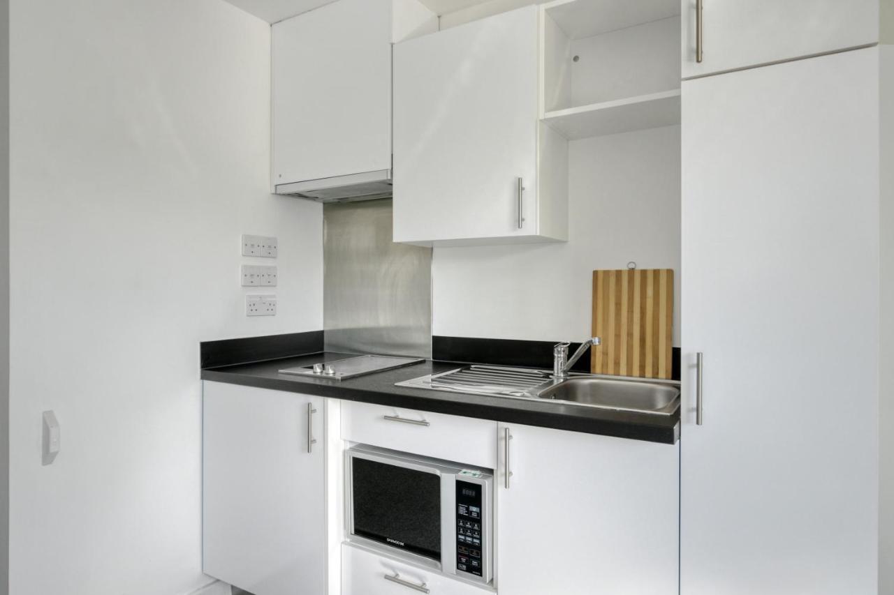 Bright & Central Studio In Luton, Sleeps 2 Luton  Exterior photo