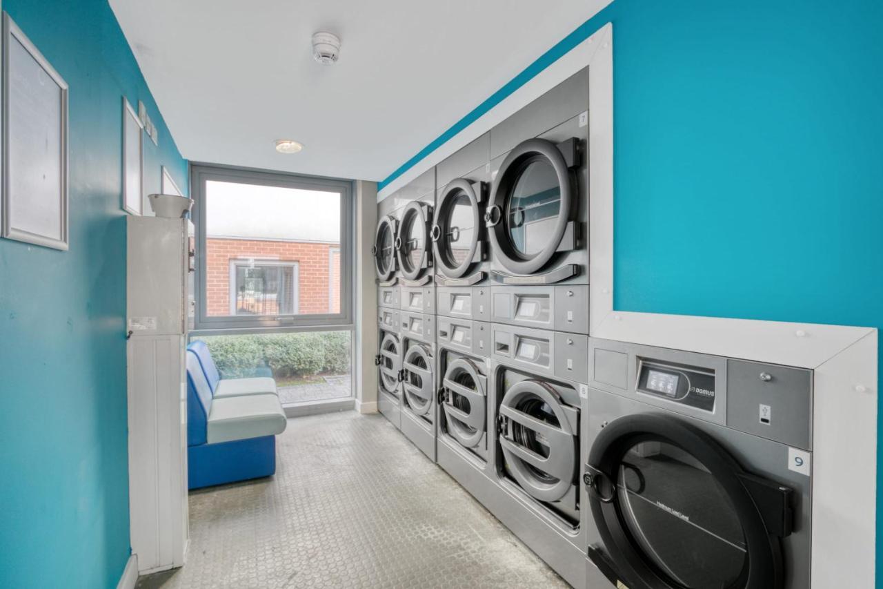 Bright & Central Studio In Luton, Sleeps 2 Luton  Exterior photo